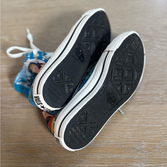 RARE Converse women’s high-top DC Comics Wonder Woman sneakers shoes size 6 - Picture 5 of 6